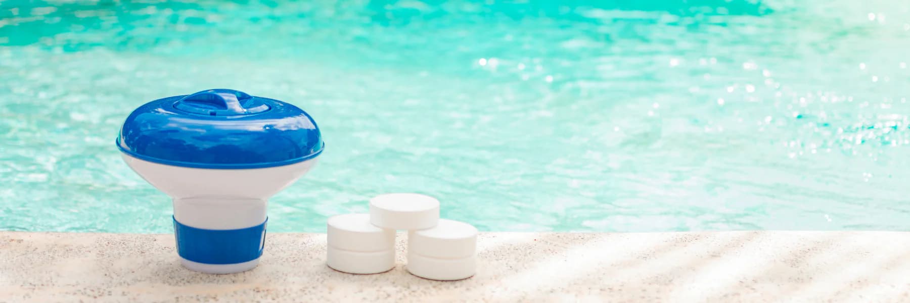 Chlorine khử trùng nước hồ bơi
